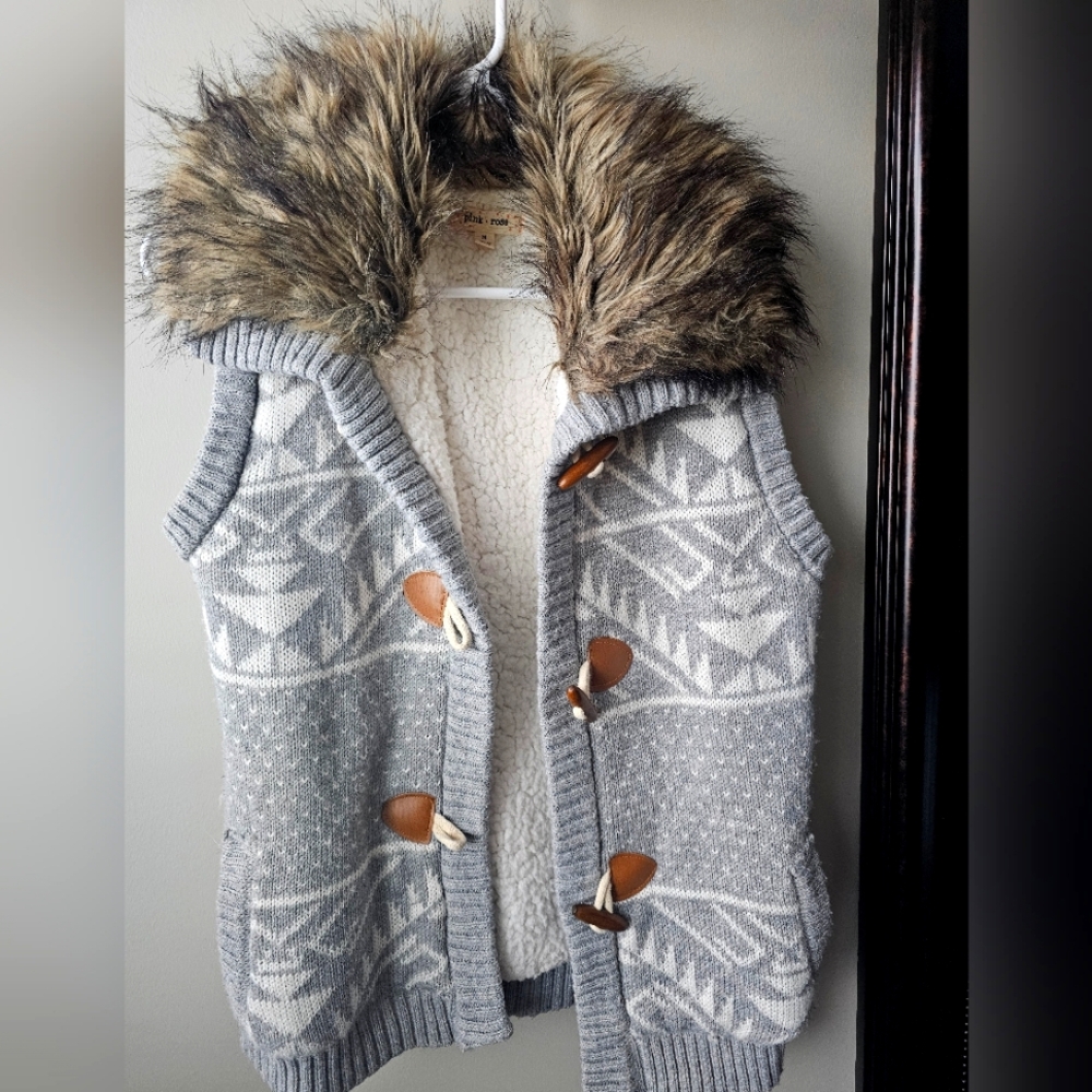Gray Patterned Vest with Faux Fur Collar
